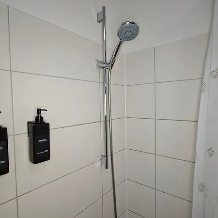 Neu! Kings-apartment - 300m Zum Bahnhof - Max 6 Personen - Mobiles Klimageraet - Kueche Daire *