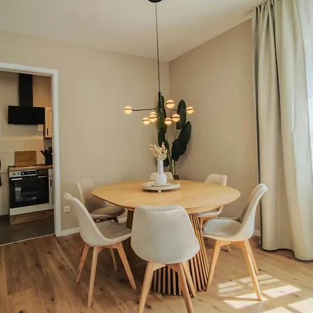 Daire Neu! Kings-apartment - 300m Zum Bahnhof - Max 6 Personen - Mobiles Klimageraet - Kueche