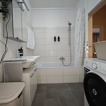 Daire Neu! Kings-apartment - 300m Zum Bahnhof - Max 6 Personen - Mobiles Klimageraet - Kueche