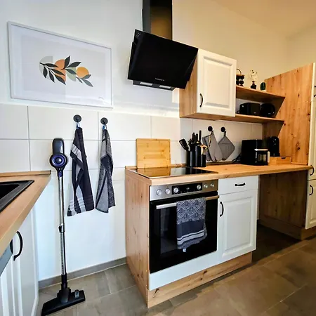 Neu! Kings-apartment - 300m Zum Bahnhof - Max 6 Personen - Mobiles Klimageraet - Kueche * Memmingen