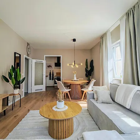 Neu! Kings-apartment - 300m Zum Bahnhof - Max 6 Personen - Mobiles Klimageraet - Kueche Daire Memmingen